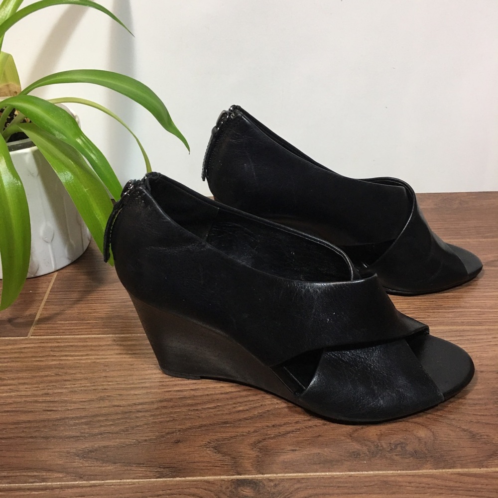 Franco Sarto, Giselle Black Sandals, Size 7 M